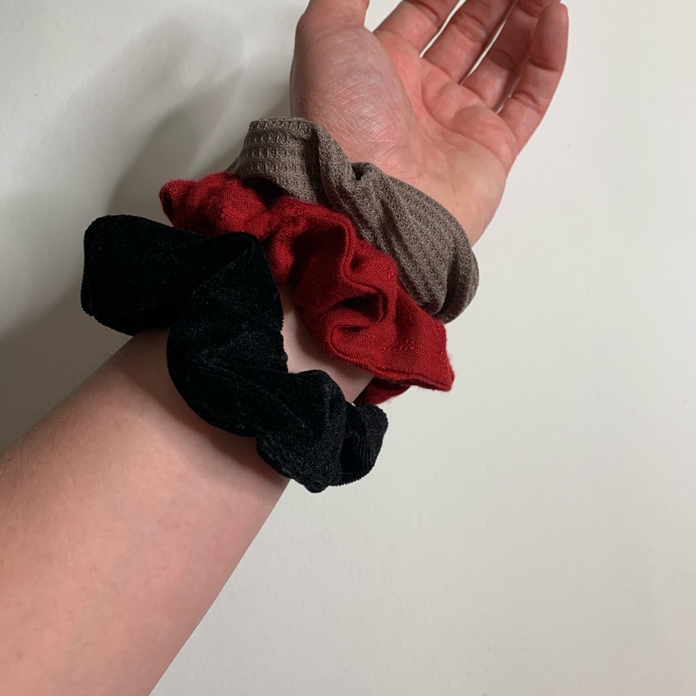 Neutral Scrunchie Set - Picture 3 of 5